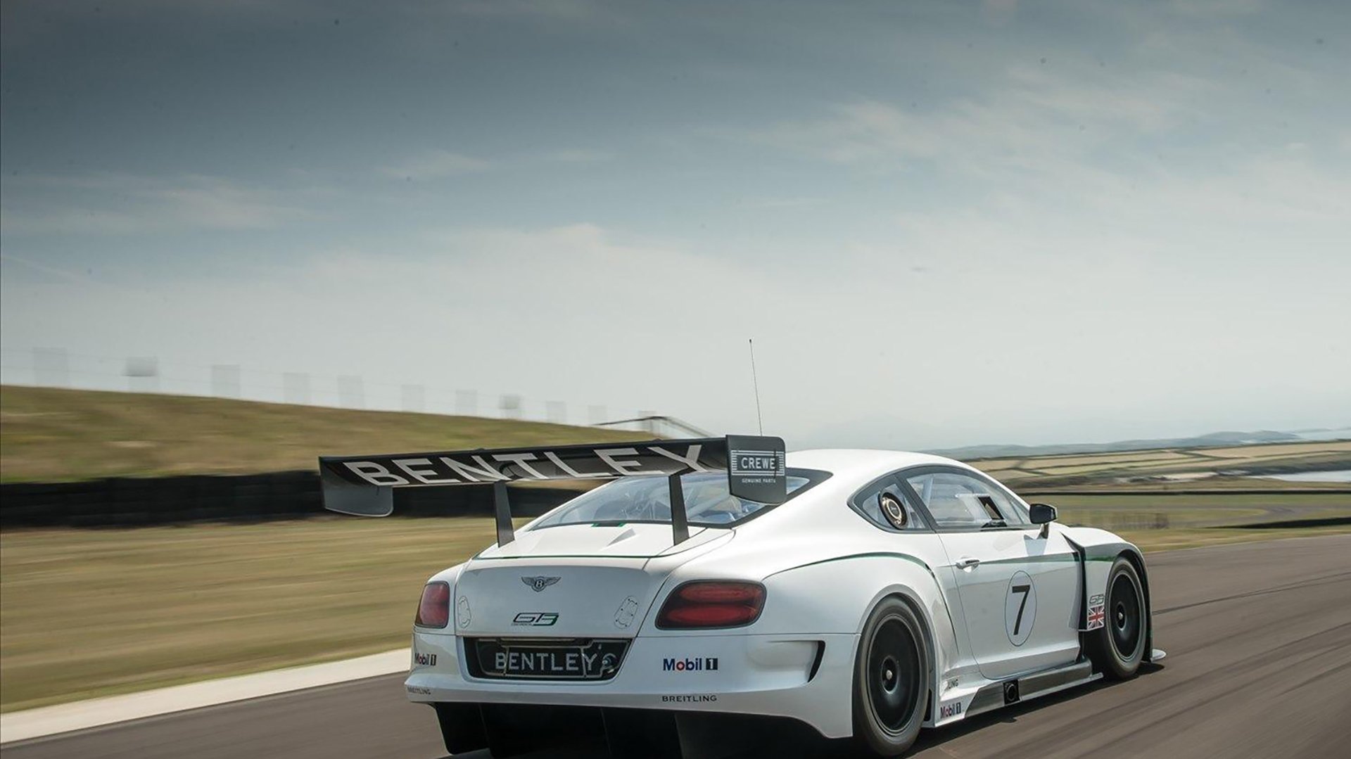 九游下载中心-阿尔及利亚主场氛围火爆，球迷成为第六人，阿尔及利亚国家队最新大名单