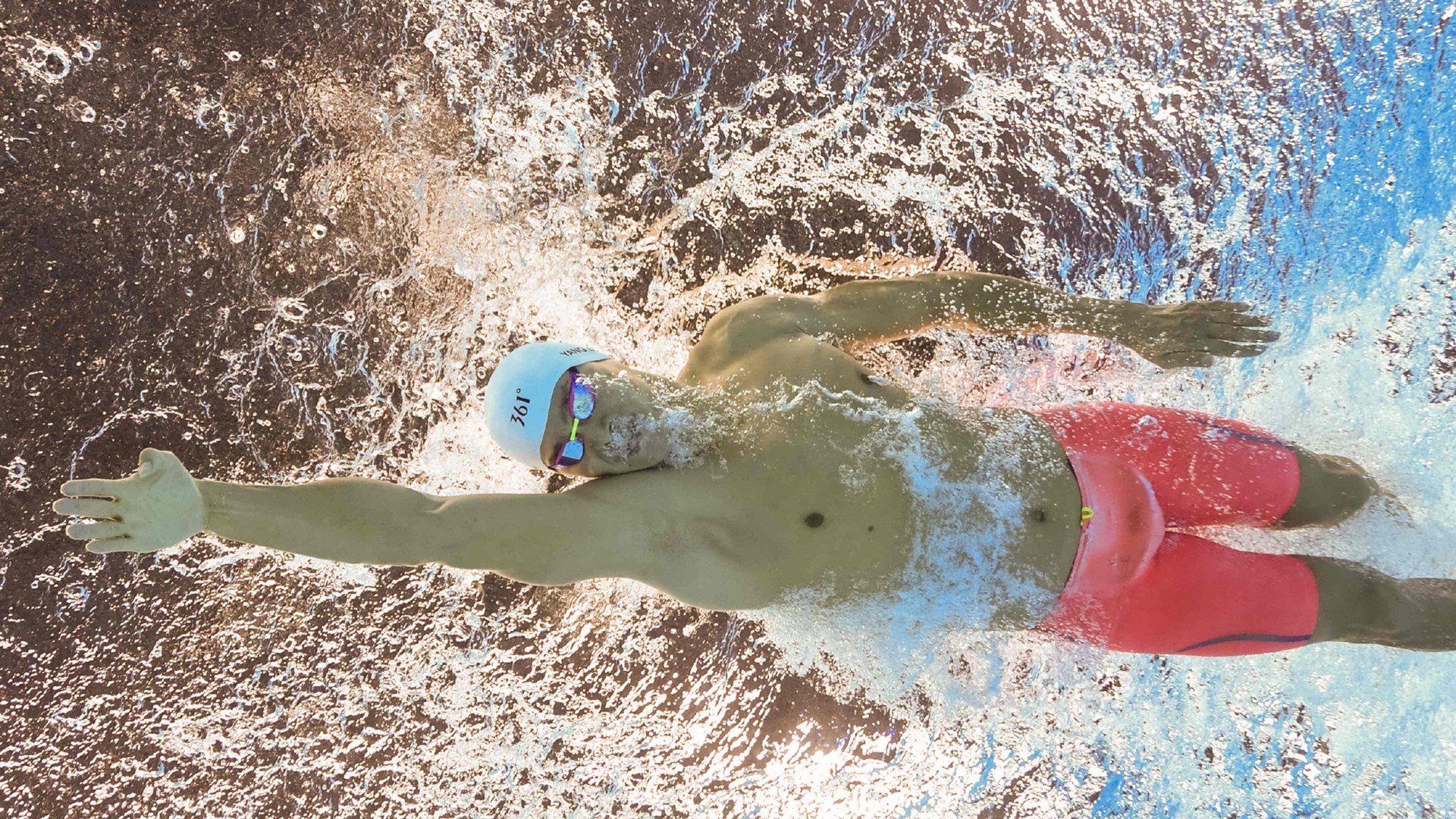 世界沙滩摔跤锦标赛中国姑娘勇夺铜牌，世界沙滩足球锦标赛