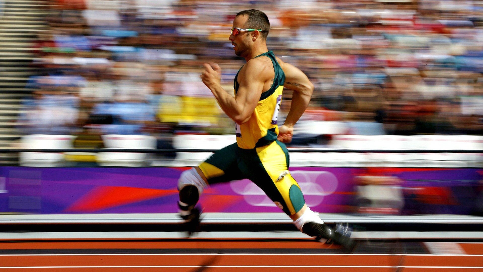 借助横向转移拉扯对方阵型，请找一个横向思维中横向移入或横向移出的案例